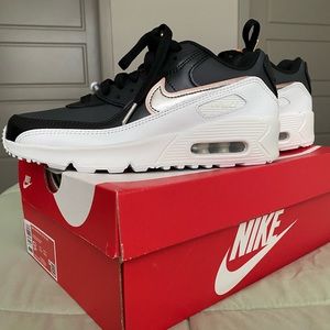 BRAND NEW NIKE NIKE Air Max 90 LTR SE sneakers.